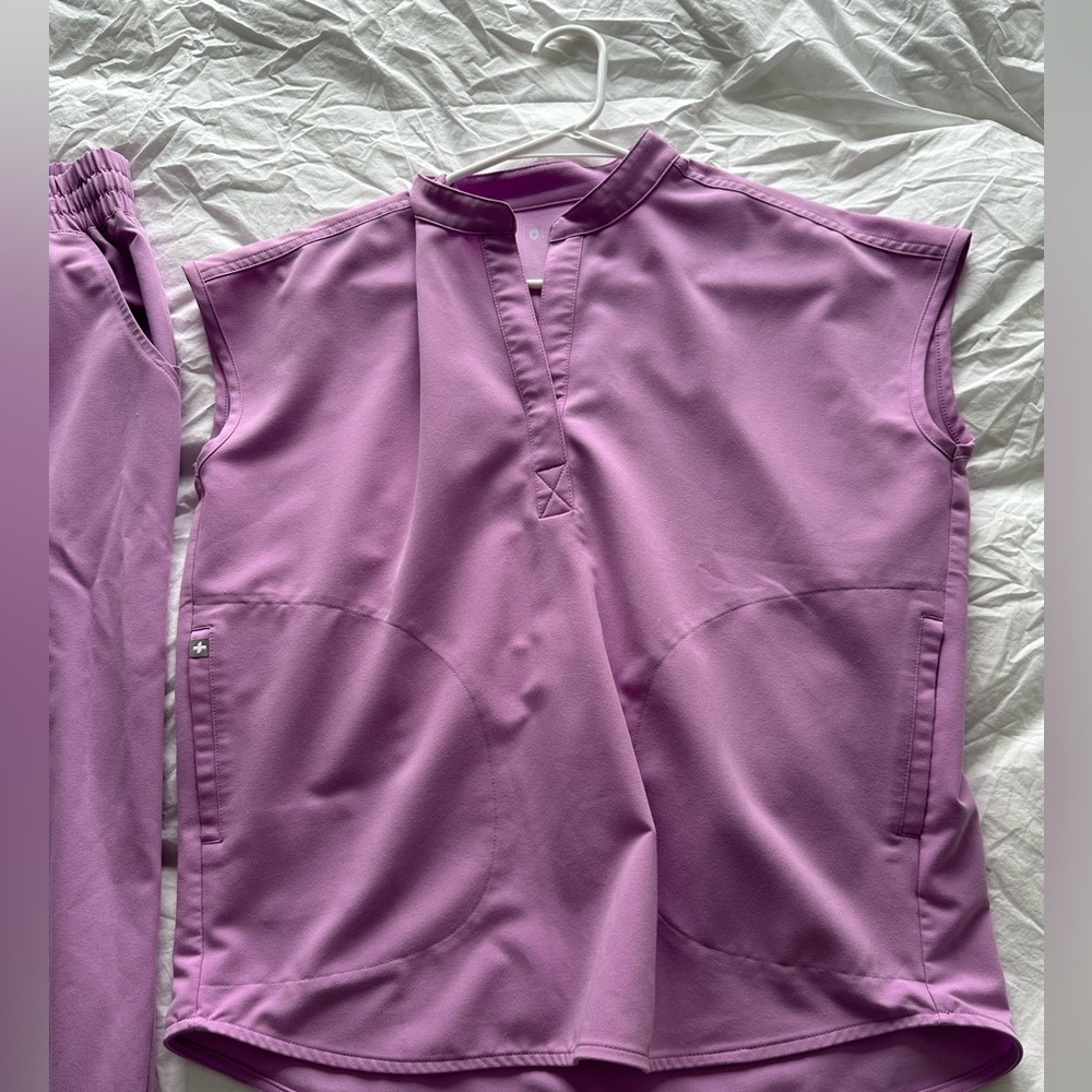 Figs Scrub Top
